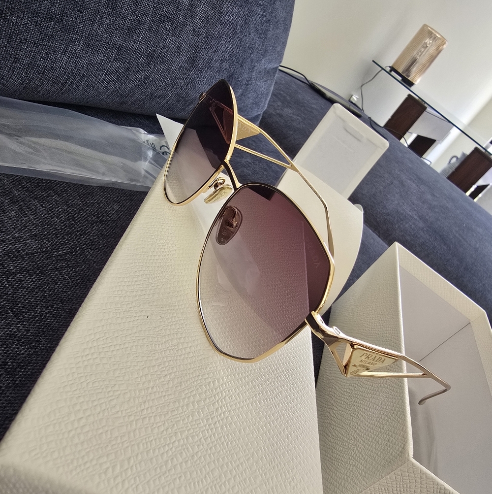 Prada Geometric Pr 57Y Sunglasses